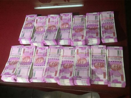 Nigerian carrying new notes from Delhi detained