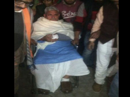 Union Minister Manoj Sinha injured in road mishap