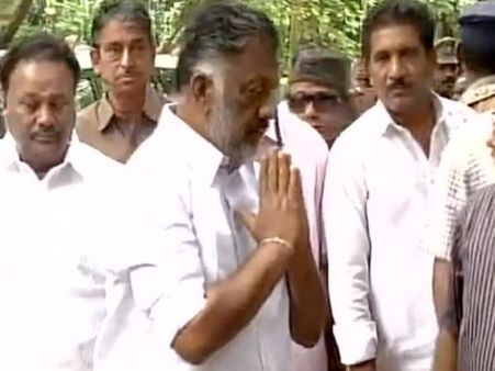 TN CM O Panneerselvam pays tribute to Cho Ramaswamy