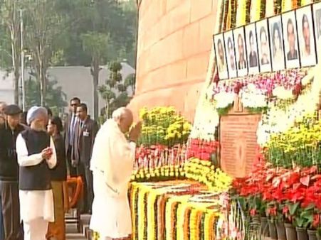 PM pays tribute to martyrs of 2001 Parliament attack
