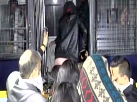 Police raids farm house in Vadodara, 200 detained