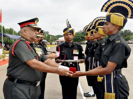 Manohar Parrikar seeks report over soldiers forced to buy duplicate medals
