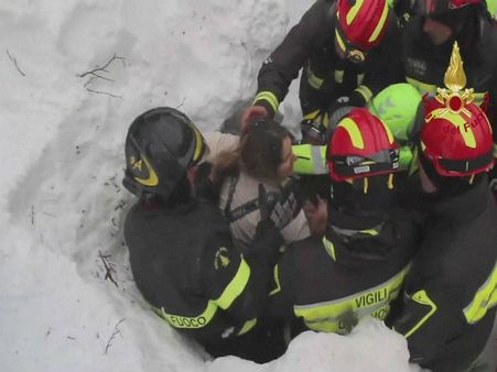 Italy hotel avalanche: 10 found alive after 2 days