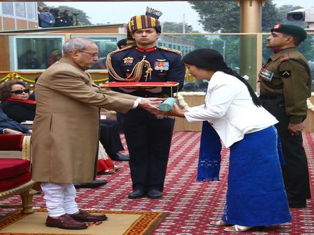 Ashok Chakra awardee's widow says she wants daughter, son to join army