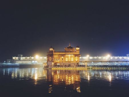 In Pics: Golden Temple Dazzles on the Occasion of Sikh Guru's Birth Anniversary