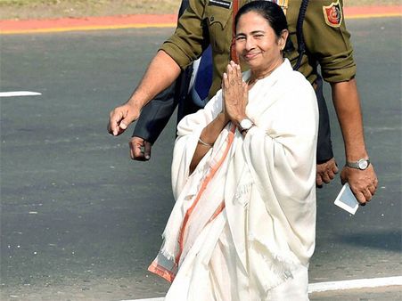 Mamata dubs Aadhaar for midday meals as 'shocking'