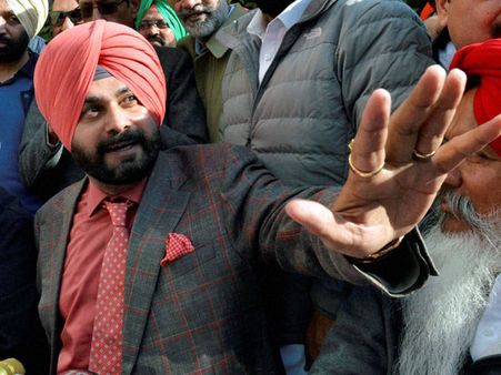 Navjot Singh Sidhu takes on Badals, says they have looted Punjab