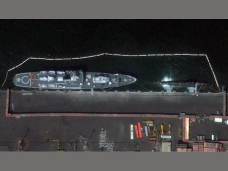 Chinese nuclear submarine spotted at Karachi