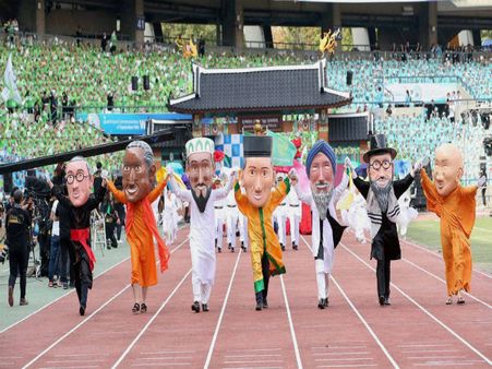 No politician can seek votes in the name of religion, states Supreme Court