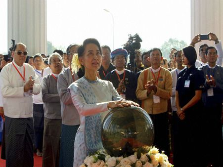 Suu Kyi pledges commitment to lasting peace in Myanmar