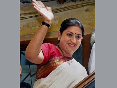 Samajwadi Party is a protector of rapists: Smriti Irani