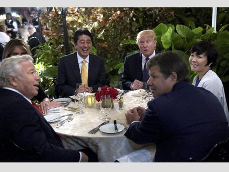 Trump, Abe hold discussion during 'relaxing' golf session