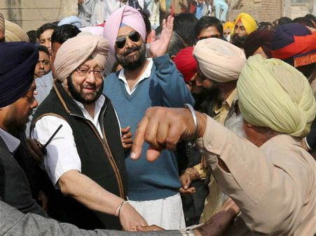 Amarinder Singh goes door-to-door seeking votes in Lambi