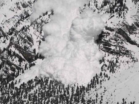 Avalanche kills 14 in Pakistan