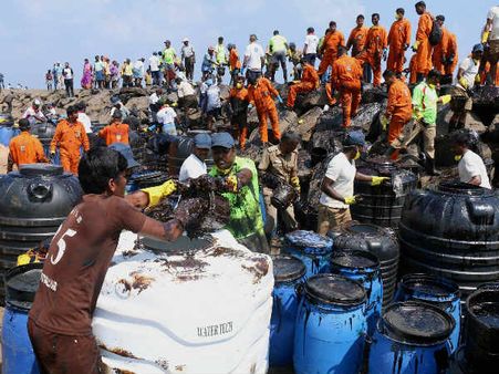 Why is Chennai oil spill being cleaned manually?