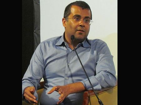 Chetan Bhagat calls Mamata Banerjee a 'mini' Modi