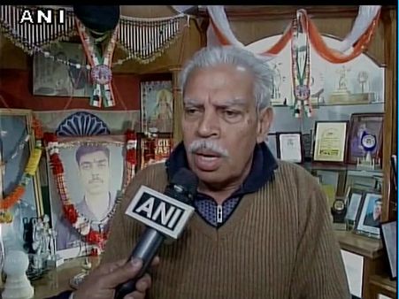 Rape threats to Gurmehar: Father of Kargil HERO Saurabh Kalia demands punishment for culprits