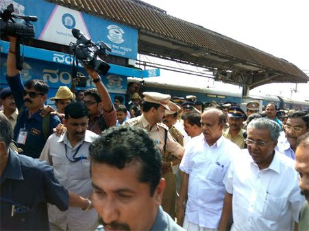 Amid protests, Pinarayi Vijayan visits Mangaluru
