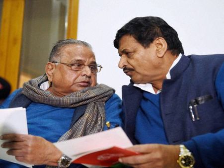 UP assembly polls 2017: Mulayam puts brother before son