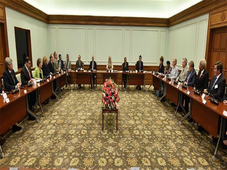 PM asks US to develop farsighted perspective on movement of professionals