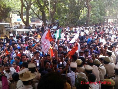 Tension in Pune University as ABVP, SFI activists clash