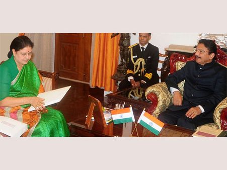 TN crisis: Sasikala likely to go on hunger strike