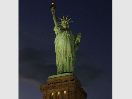 US: 'Refugees Welcome' banner unfurled at Statue of Liberty