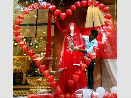 Valentine's Day: NSUI holds love parade to protest against right-wing groups