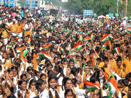 Meerut Mayor makes <i>Vande Mataram</i> compulsory during meetings, protests erupt