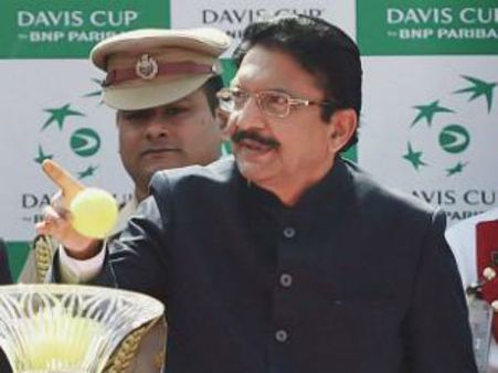 DMK urges Guv to 'nullify' trust vote; To stage fast on Feb 22