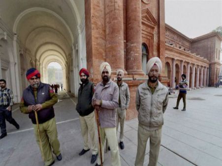 Punjab Police withdraws 800 cops deployed with VIPs