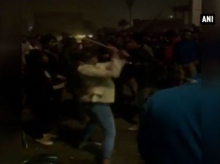 Protestor beaten up for protesting against eve teasing on the fringes of Kolkata