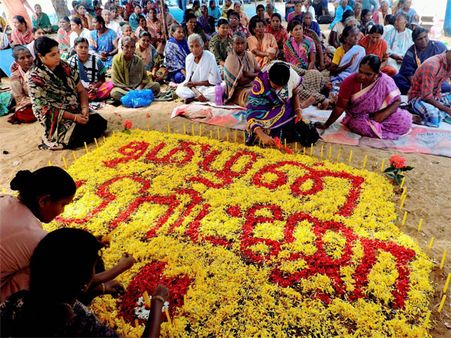 Sri Lanka frees 77 Indian fishermen