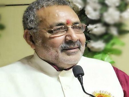 ‘Would it be accepted if Gandhiji is shown doing <i>bhangra</i>': Giriraj Singh on Padmaavat row