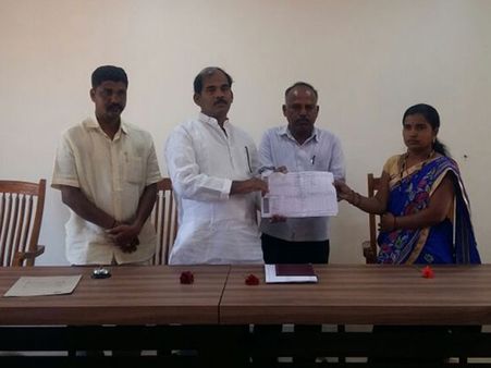 Siachen braveheart: Government hands over land to Hanumanthappa's wife