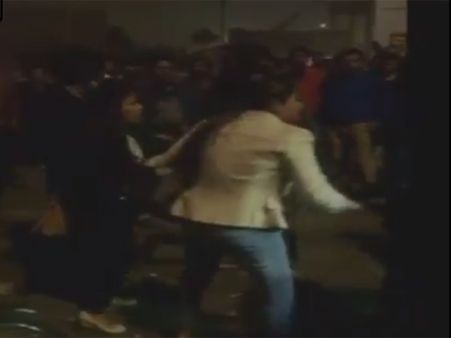 Lucknow woman takes her eve-teasers to task, thrashes them with lathi