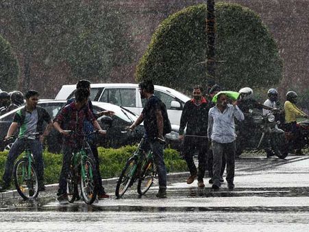 Dust storm, light rain bring relief from scorching heat in Delhi