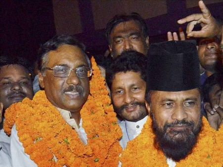 Would like to judge Adityanath by performance, says JD-U's Pawan Verma