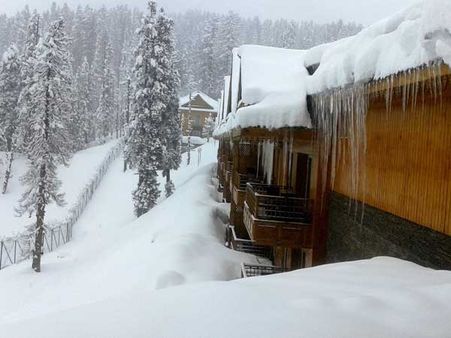 Upper reaches of Kashmir including Gulmarg receive snowfall