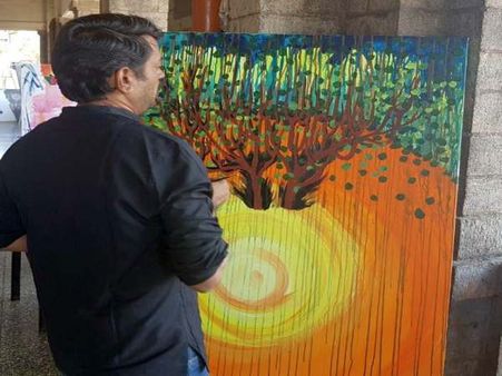 Mumbai railway stations get a colourful makeover