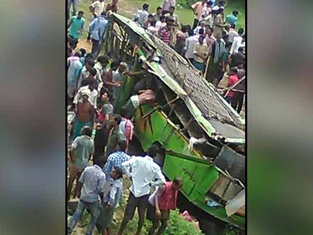 8 killed, 60 injured as bus overturns in Jharkhand