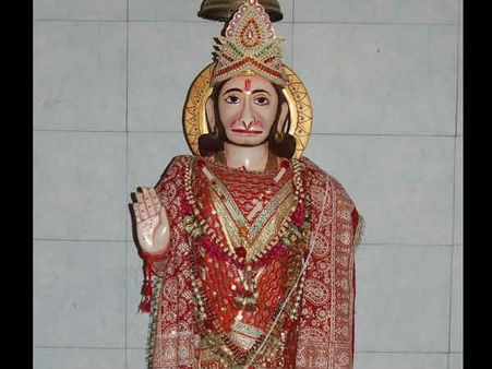 Hanuman Jayanti rallyists clash with police in Bengal