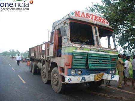13 killed in Tirupati accident had come to file complaint against sand mafia