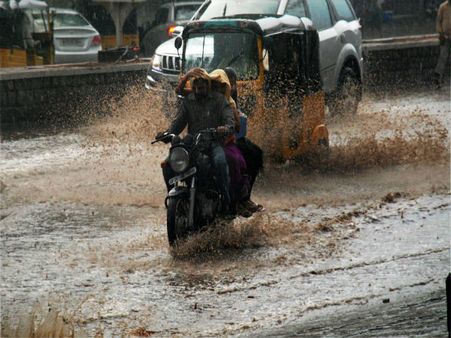 Bengaluru sees hailstones, rain lashes parts of Delhi, Haryana
