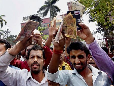 Unable to deposit demonetised currency in RBI, 1,000s to approach Supreme Court