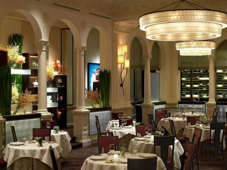 Mandatory for hotels to display boards saying service charge is voluntary