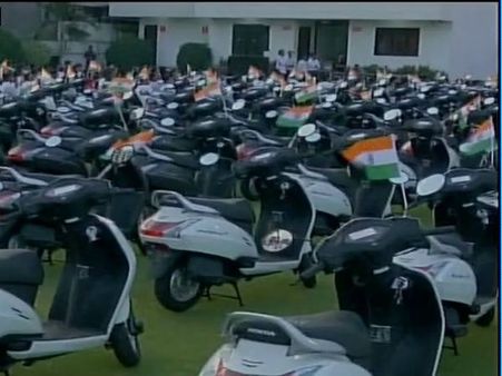 Diamond merchant with a ‘heart of gold’ gifts two-wheelers to 125 workers