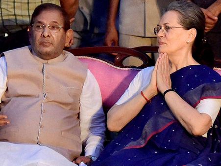 'Sharad meets Sonia amid talks of 'common candidate' for Presidential poll'