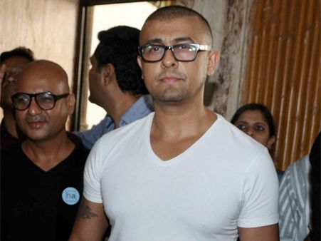 Fatwa null and void: Cleric who announced bounty on Sonu Nigam had no authority