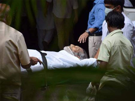 Veteran actor Vinod Khanna passes away, loses battle to cancer